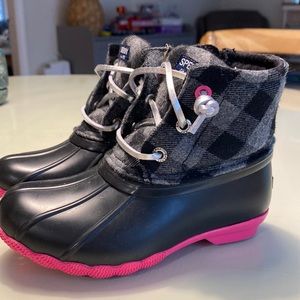 Sperry girls saltwater boot 9M